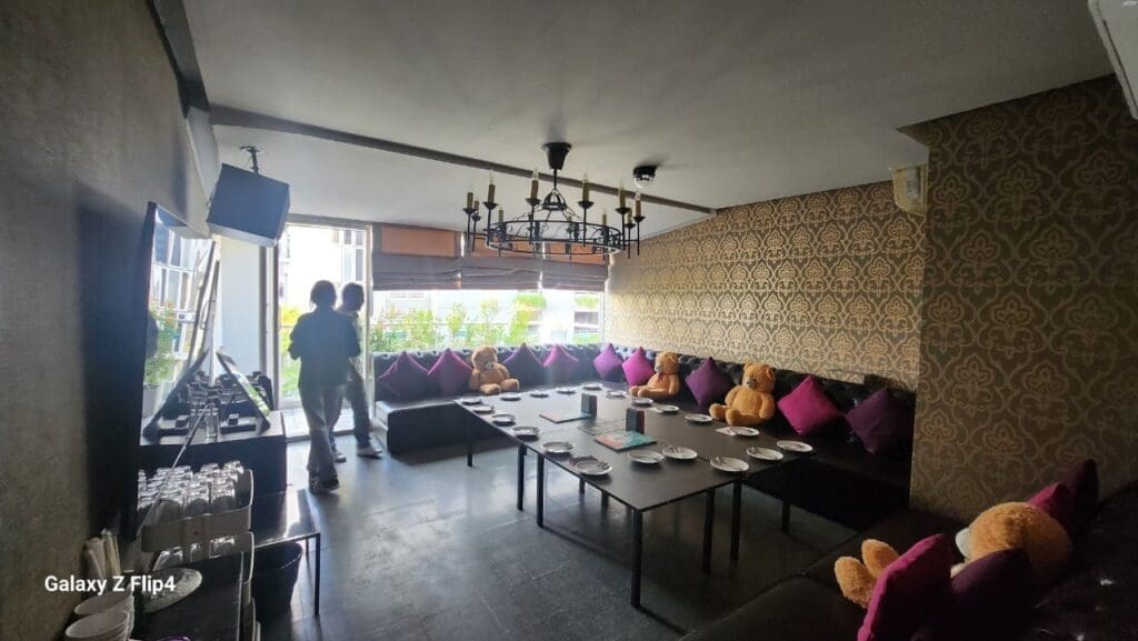 รับออกแบบร้านคาราโอเกะ