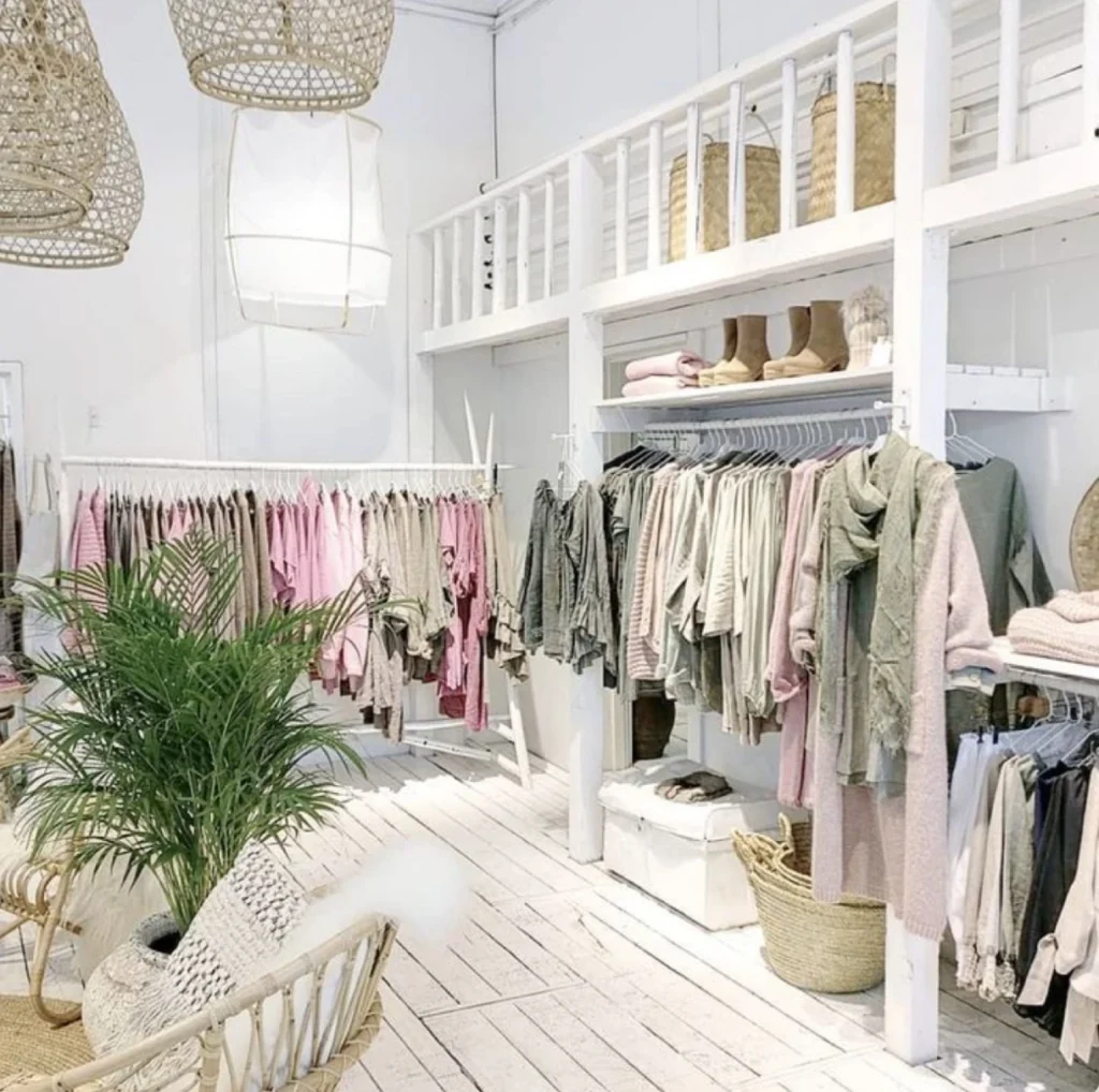 ตกแต่ง ภายใน ร้านเสื้อผ้า